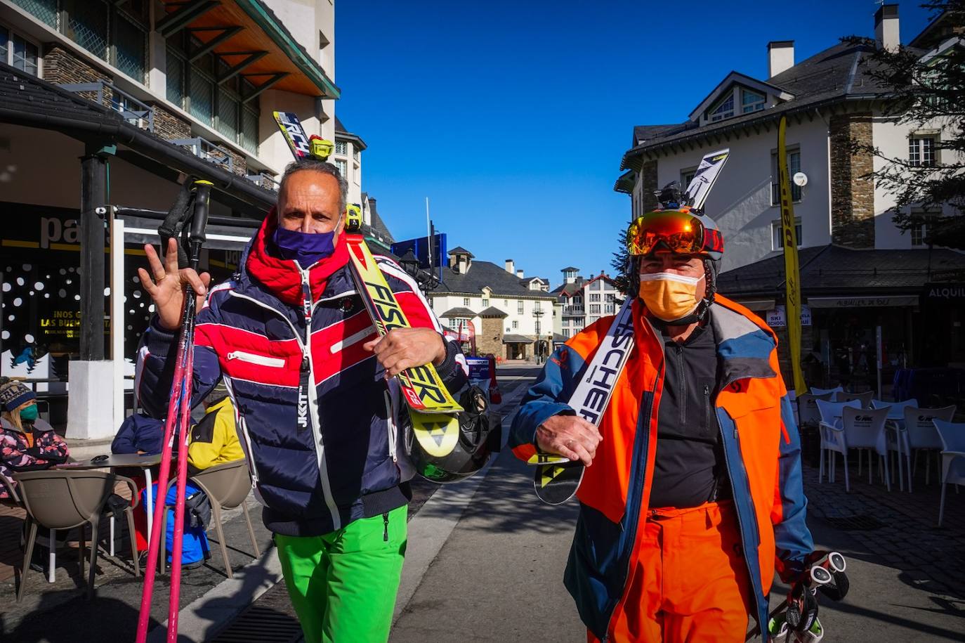 La estación granadina de esquí abre sus puertas con normalidad, con 72 kilómetros de superficie esquiable y cifra el segumiento en menos del 10%