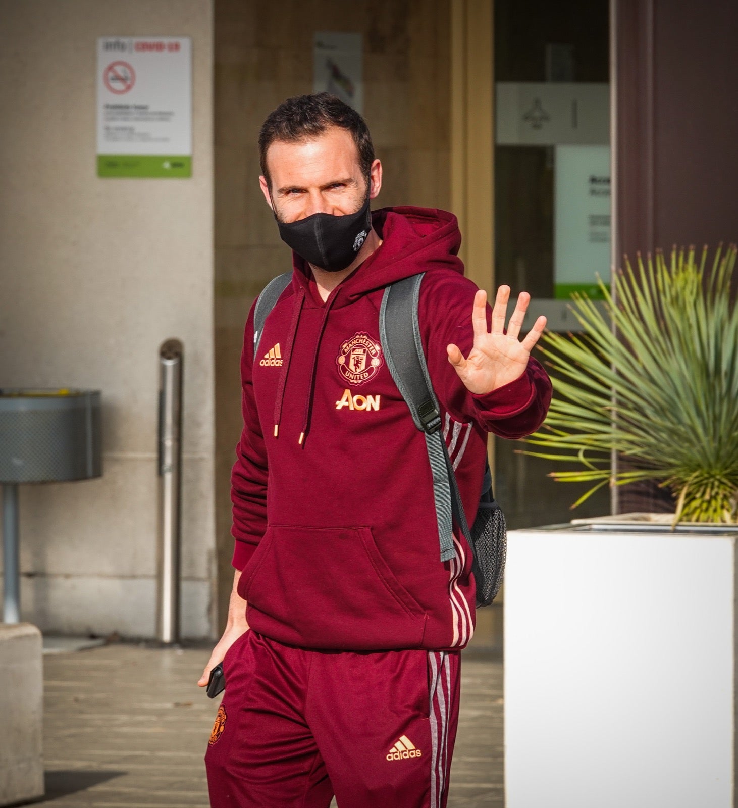 Los 'diablos rojos' aterrizan en la capital para el duelo de cuartos de final de la Europa League contra el Granada CF