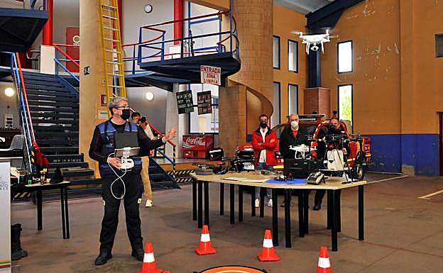 El piloto de drones Juan García, realizando una demostración. 