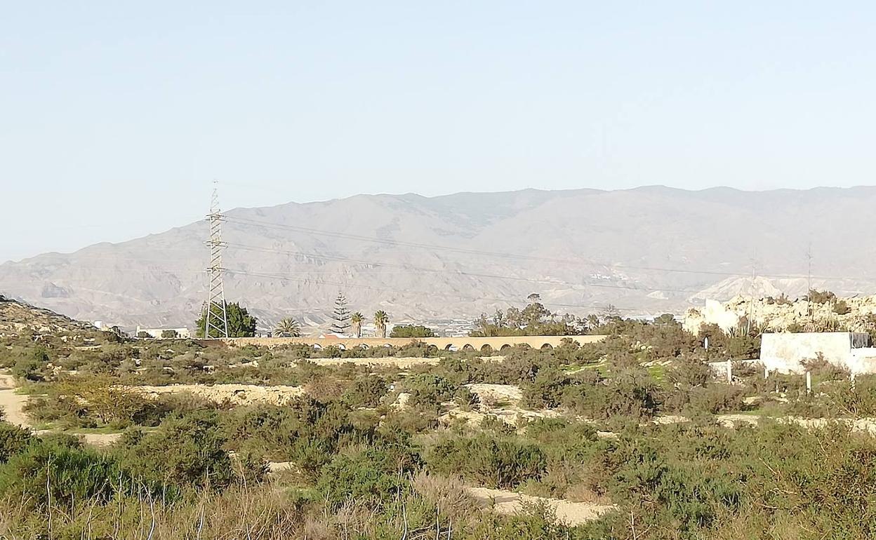 Alvores asumirá el traslado de una parte del acueducto de Las Cumbres para conservarlo en su urbanización