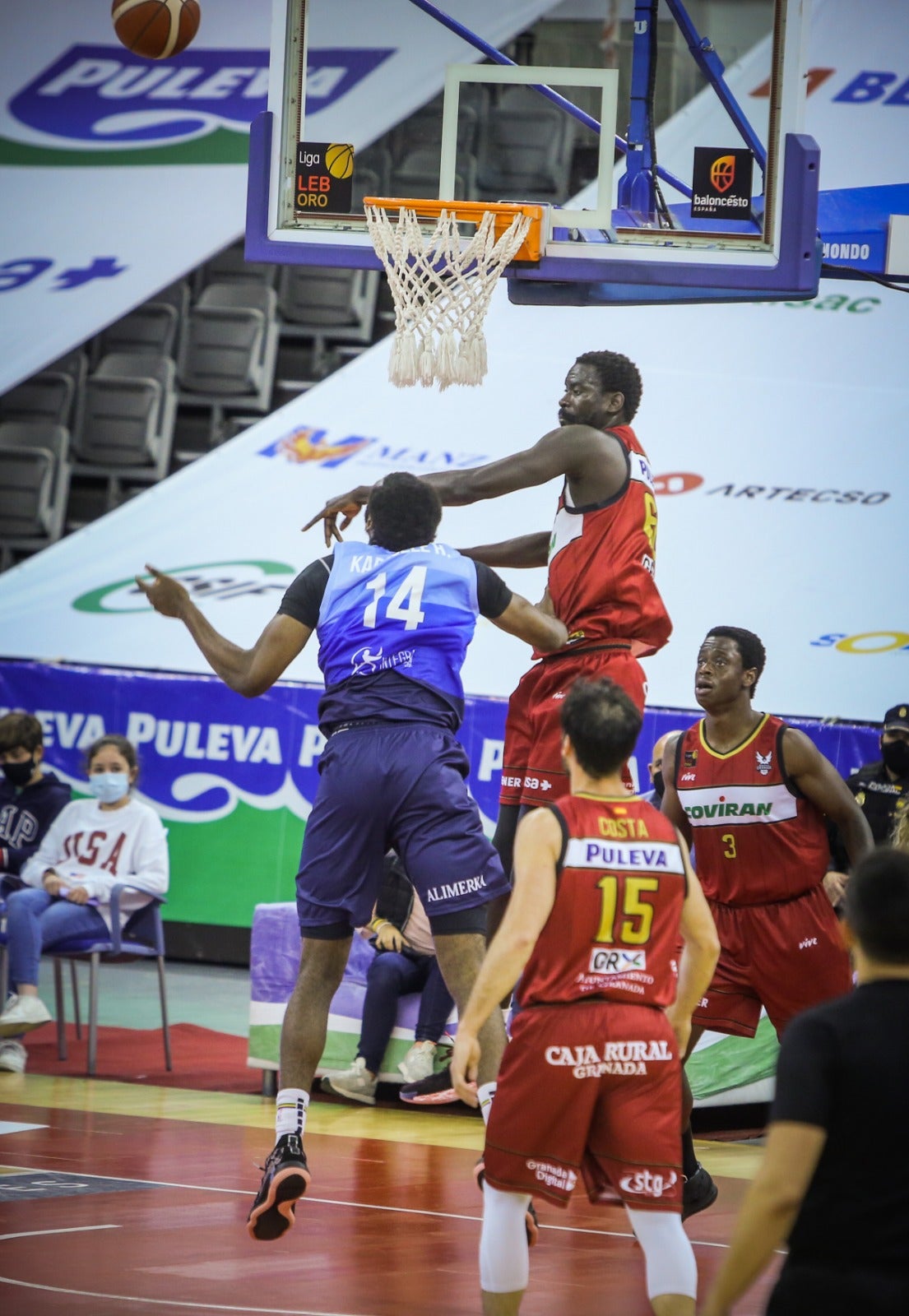 Fotos: Las mejores imágenes del Covirán-Oviedo