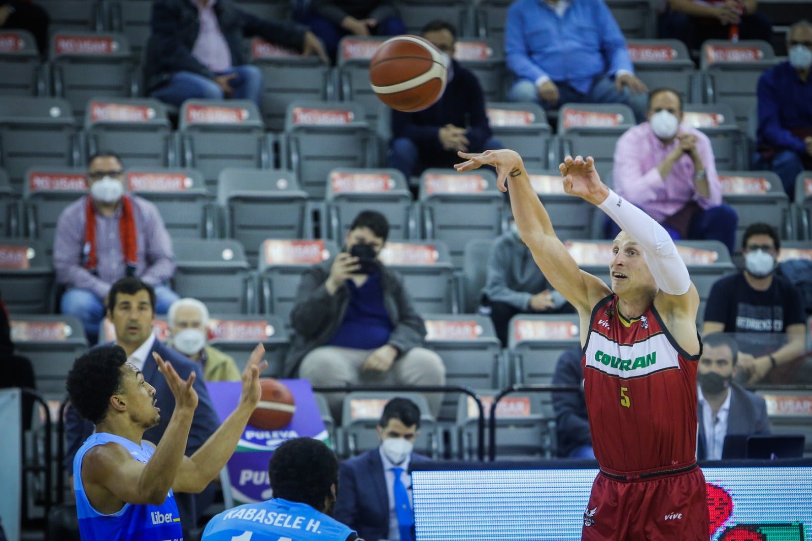 Fotos: Las mejores imágenes del Covirán-Oviedo