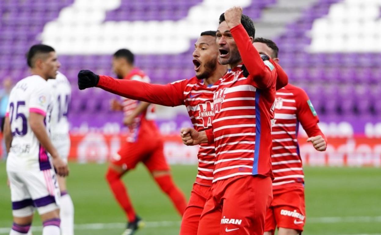 Luis Suárez celebra el empate de Jorge Molina. 