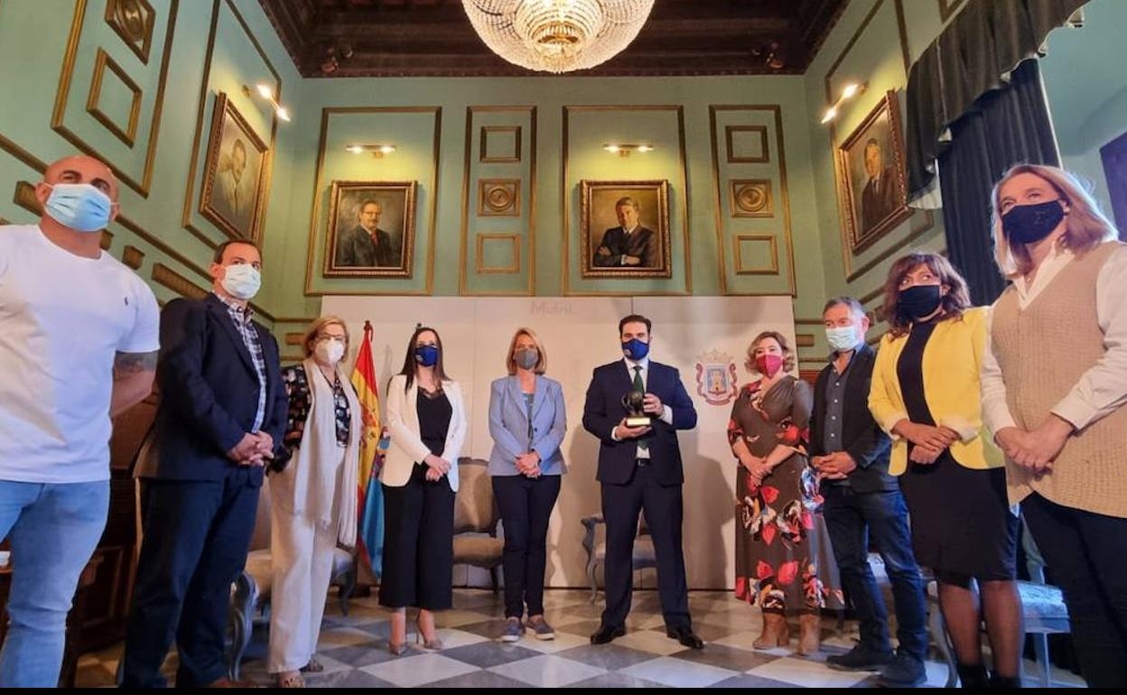 Motril destaca la valentía del empresario Sebastián Linde tras ser premiado autónomo del año