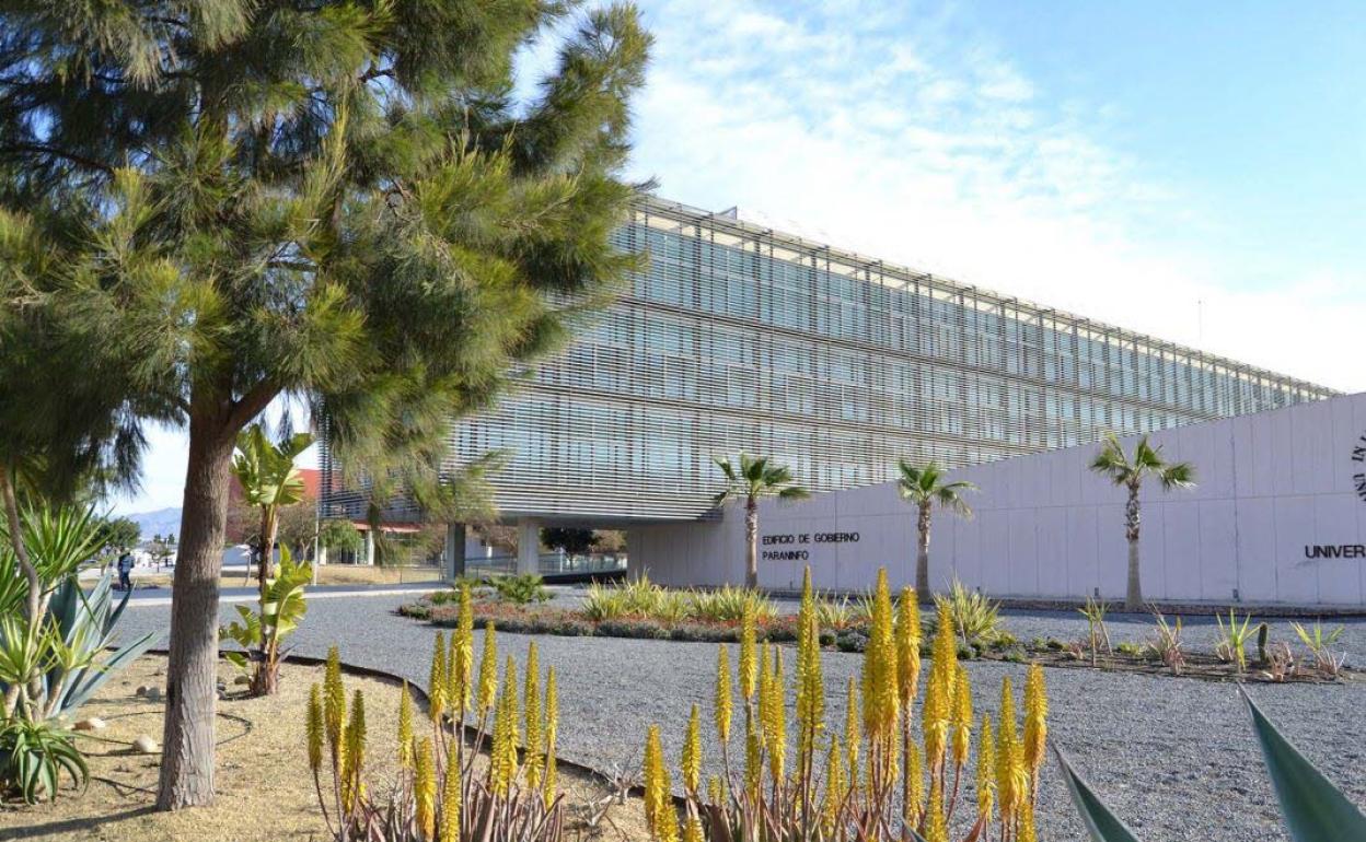 Universidad de Almería | Lanzan un manual sobre la atención en casa para la población más vulnerable