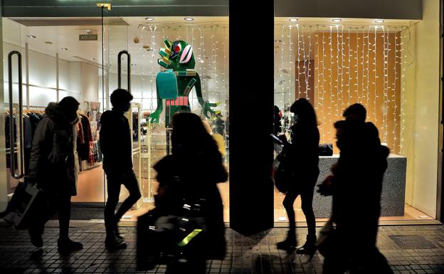 Restricciones en Almería | Poniente y Almería tendrán que cerrar sus bares y negocios no esenciales a las 20.00 horas