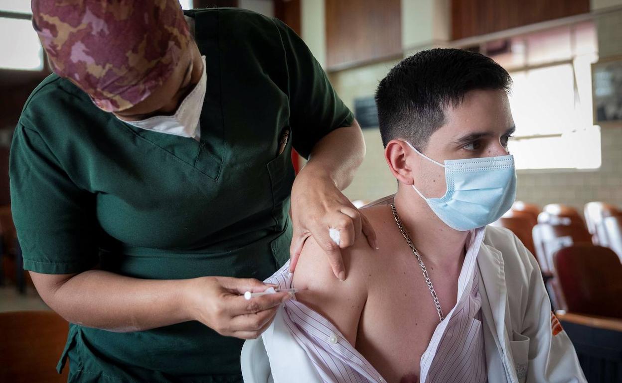 Medidas anticovid I Salud cierra la entrada y salida a siete municipios y eleva el riesgo en los distritos de Almería y Poniente