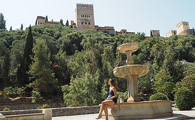 Imagen principal - Imágenes de la visita de Carolin a Granada en 2018.