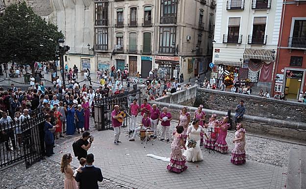 Imagen principal - La alemana que visitó Granada por un juego de mesa sobre la Alhambra famoso en su país
