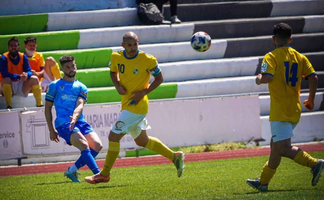 Los centros del Maracena rara vez encontraron rematador. 