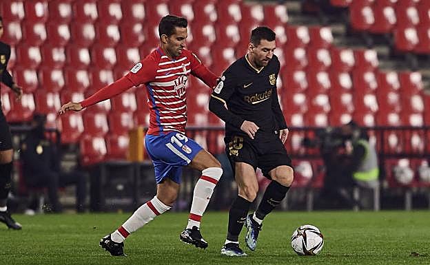 Montoro encima a Messi.