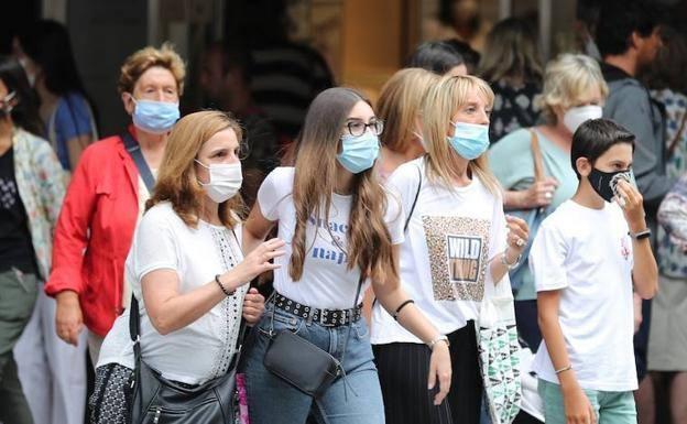 Un estudio revela la razón por la que hay que usar la doble mascarilla