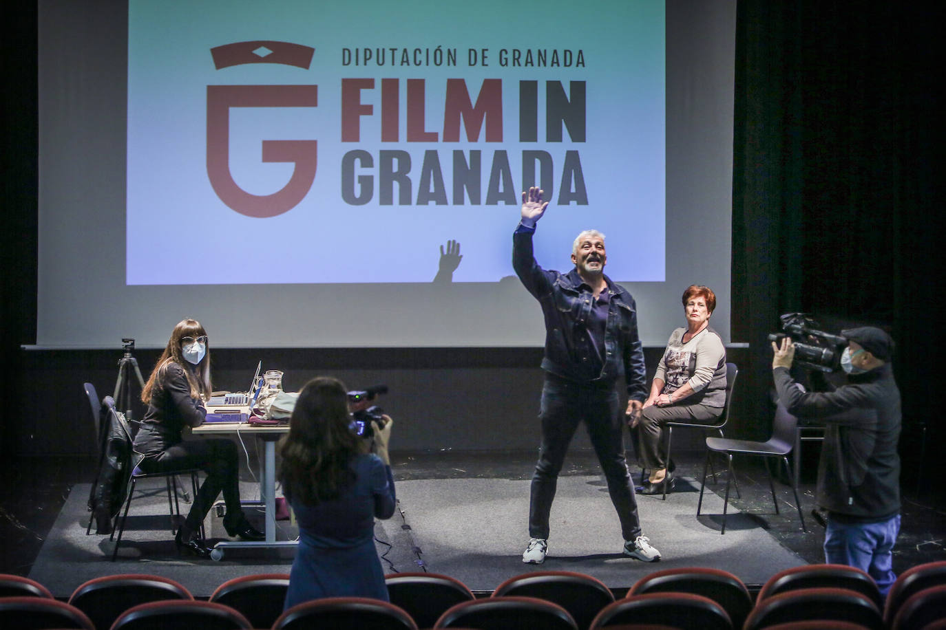 Rocío Mesa y Marichu Sanz, durante el casting de 'Secaderos' en el Palacio de los Condes de Gabia, este lunes. 