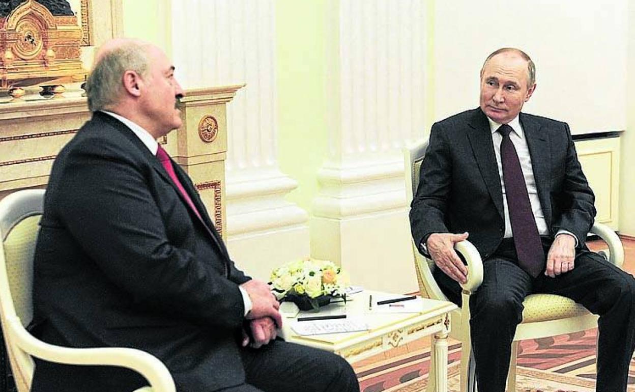 Lukashenko y Putin, durante la reunión de este jueves en Moscú.