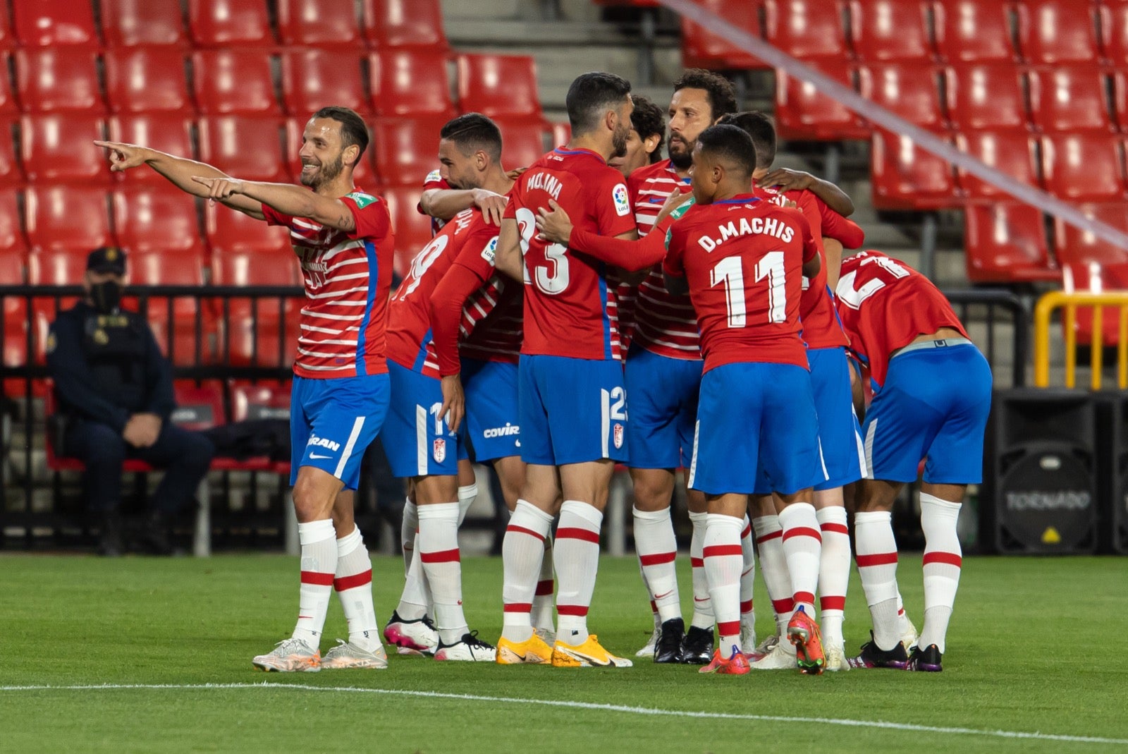 Fotos: Las mejores imágenes del Granada-Éibar