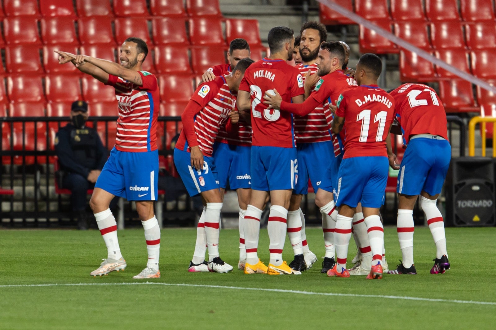 Fotos: Las mejores imágenes del Granada-Éibar