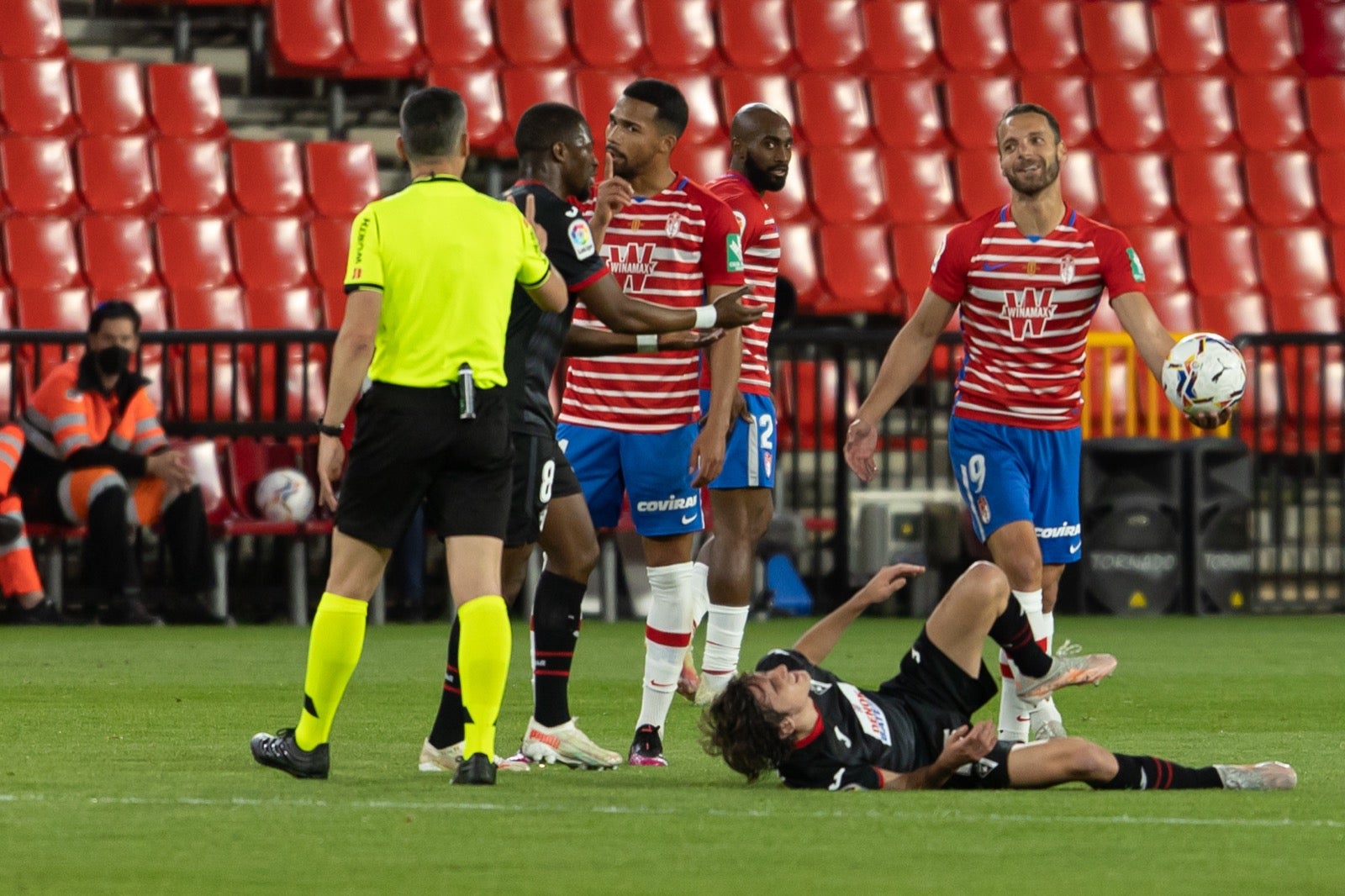 Fotos: Las mejores imágenes del Granada-Éibar