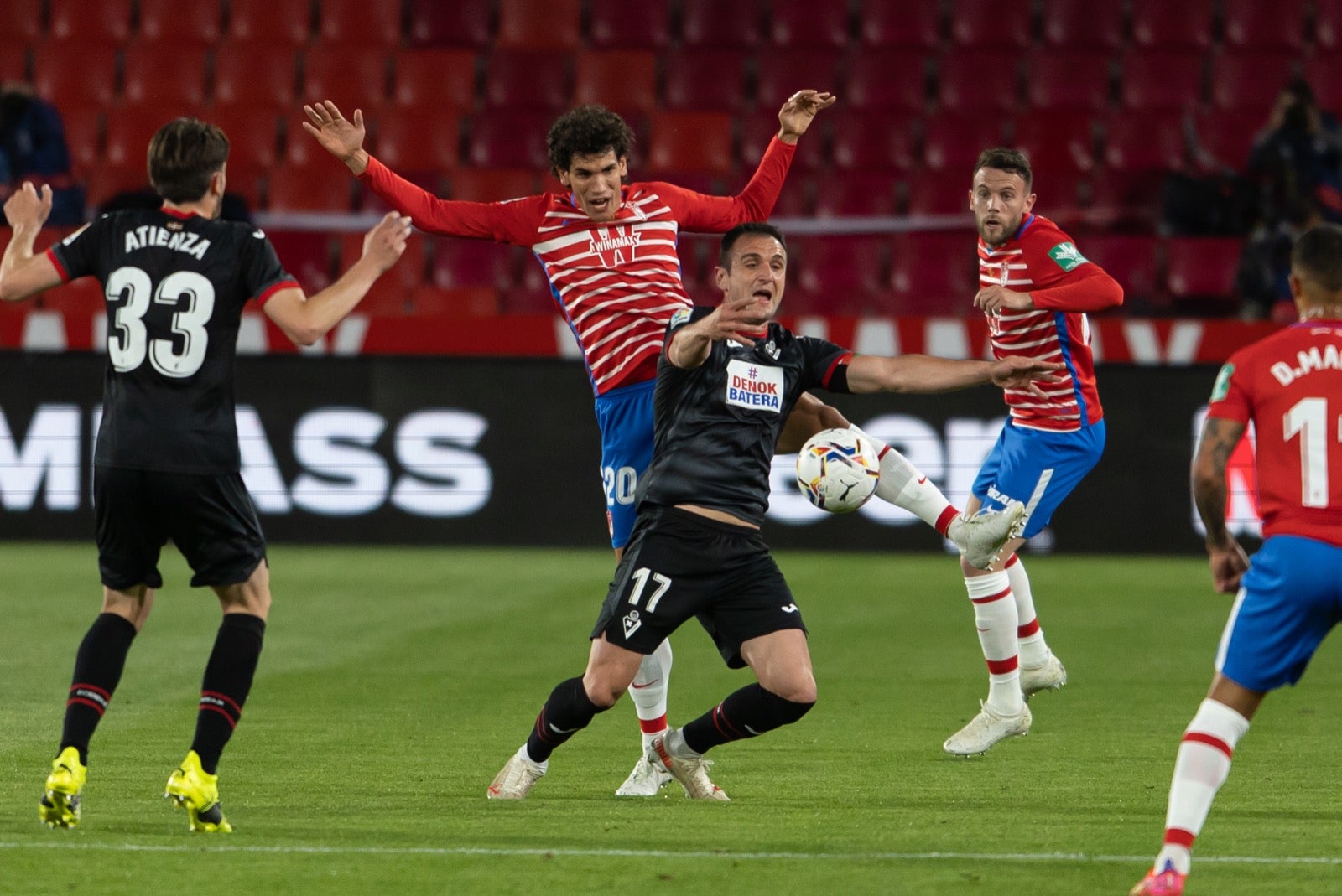 Fotos: Las mejores imágenes del Granada-Éibar