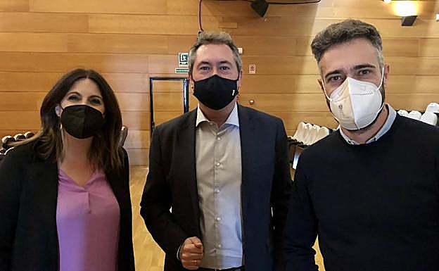 Ángeles Férriz, Juan Espadas y Felipe Sicilia, el miércoles en Jaén. 