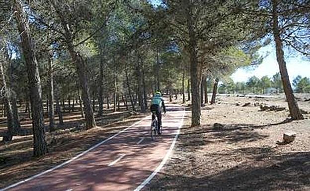 Herido un ciclista tras sufrir una caída en una zona montañosa de La Zubia