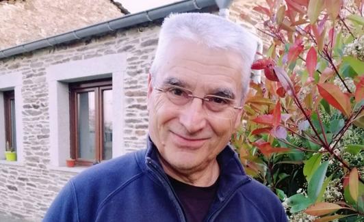 El técnico, en su casa de Lugo.