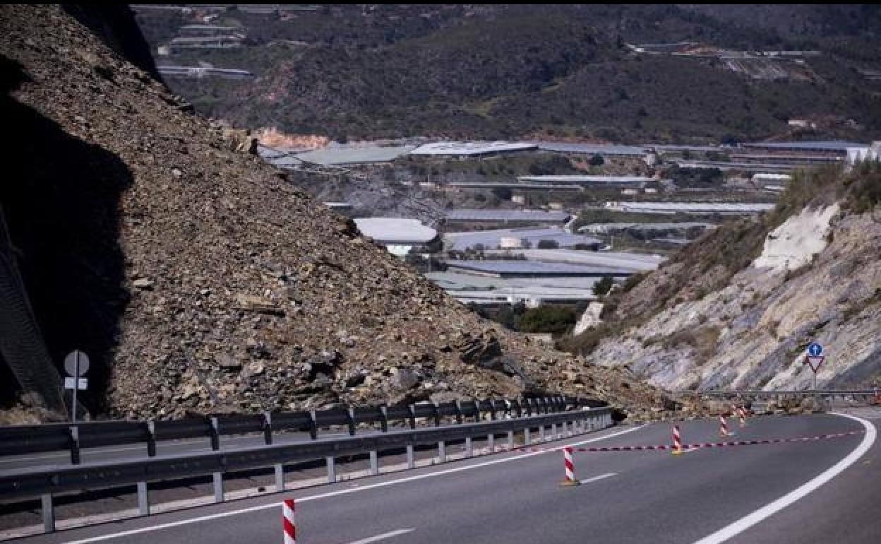 Granada | Restablecido el tráfico en el tramo de la A-7 afectado por un desprendimiento en Castell de Ferro