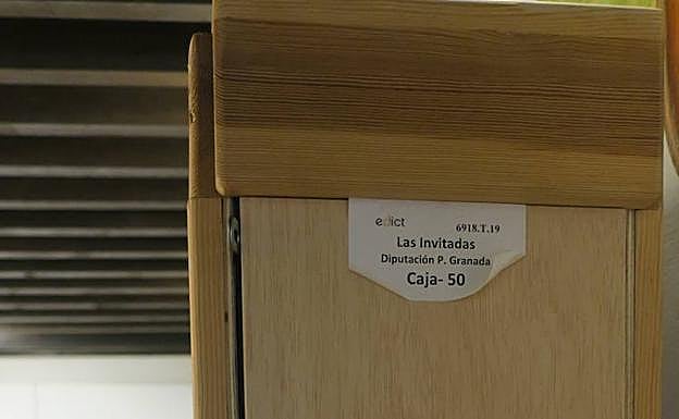 Sello de la caja que contiene el cuadro, en la Casa de los Tiros.