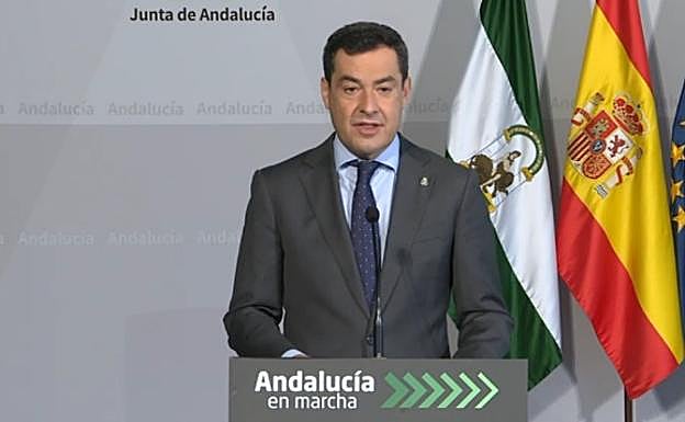 Moreno se pronuncia sobre la movilidad en verano en Andalucía y aspira a inmunizar «al 70% de los andaluces»