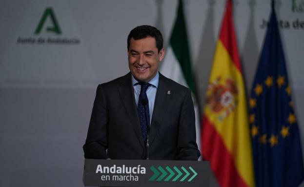 Moreno se pronuncia sobre la movilidad en verano en Andalucía y aspira a inmunizar «al 70% de los andaluces»