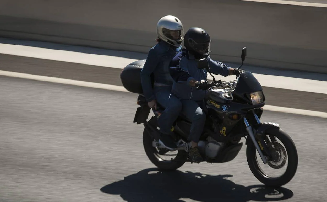 Esto es lo que deberán tener los guantes de los motoristas tras la