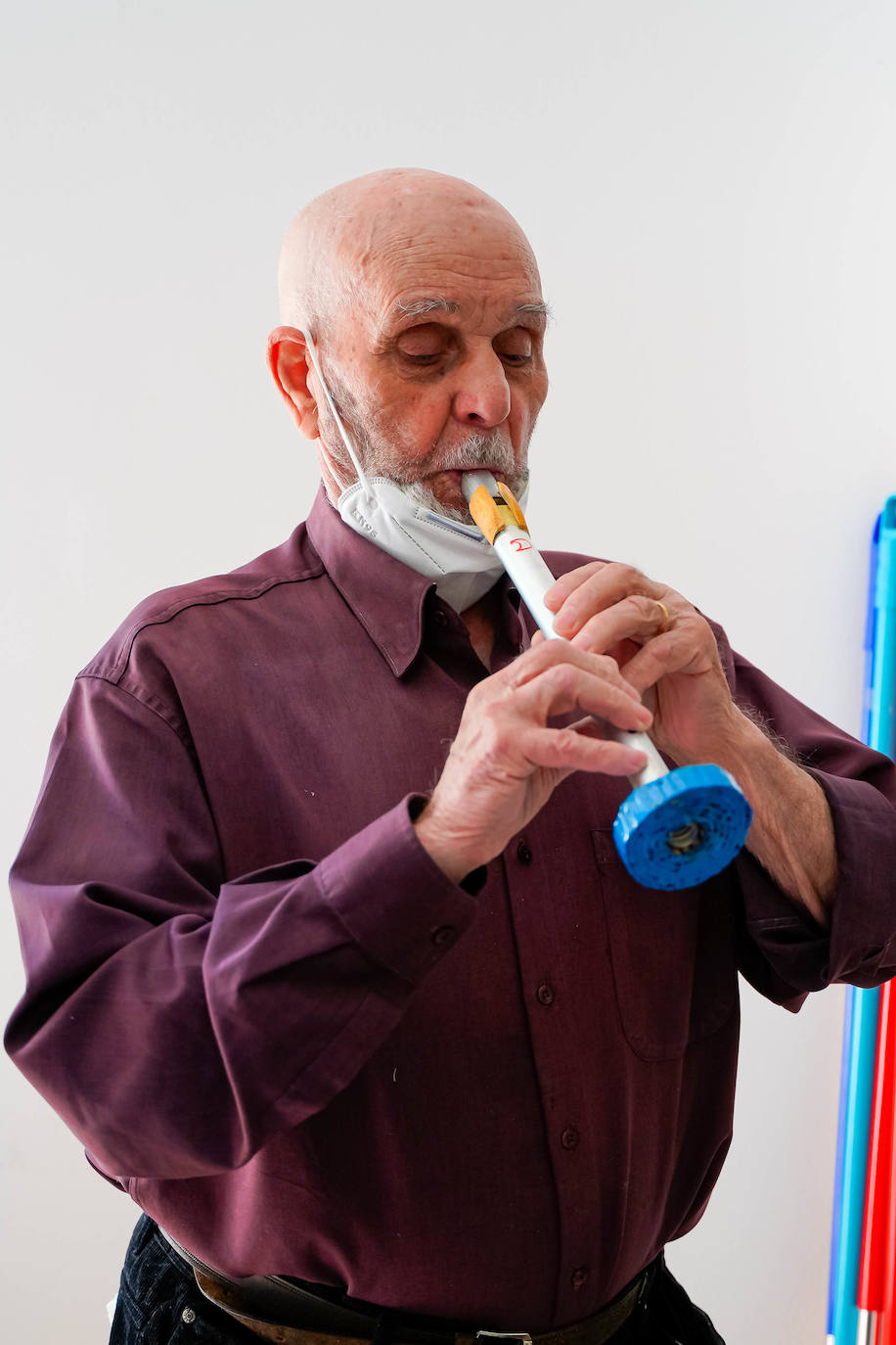 El nonagenario también toca. 