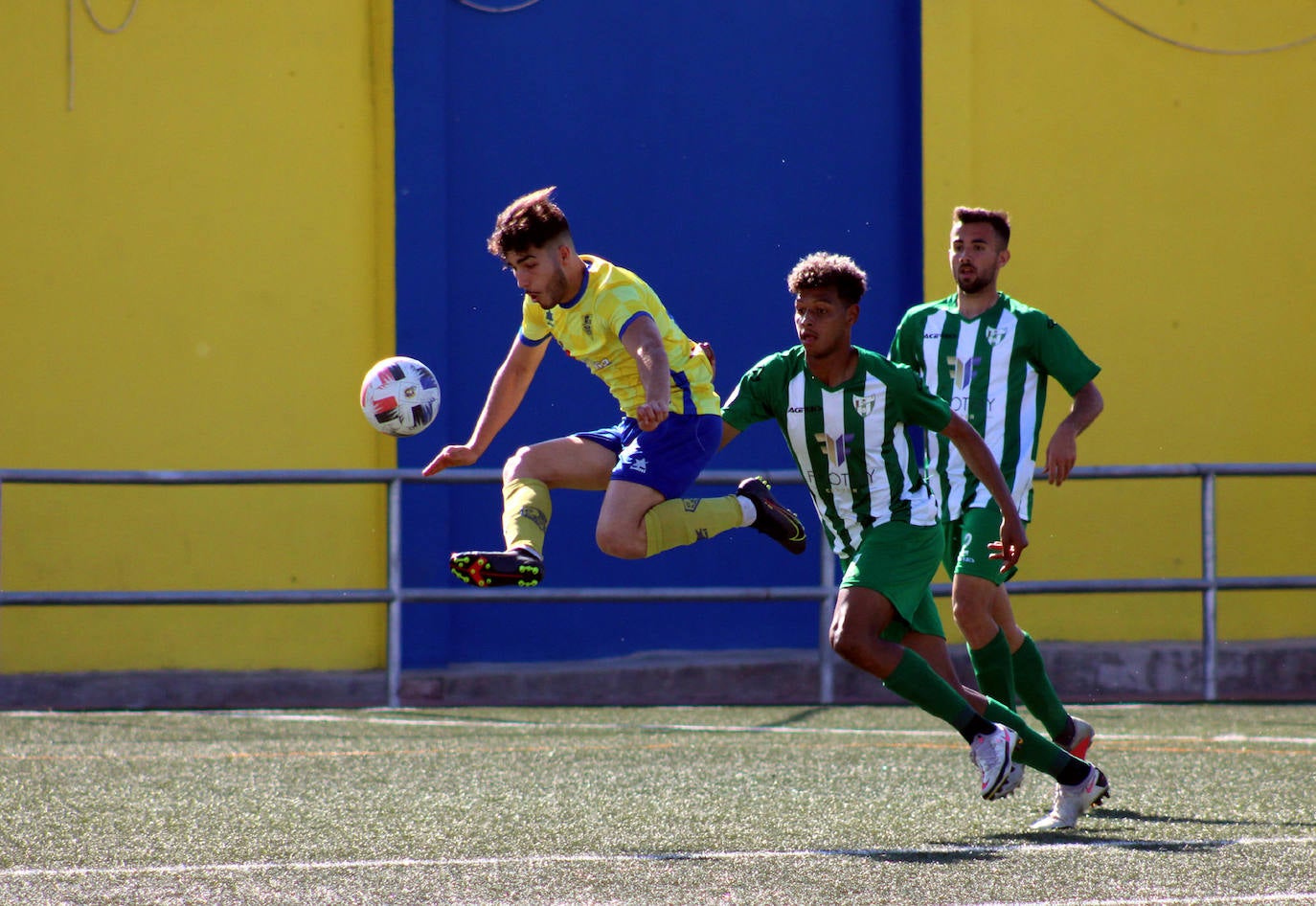 El Huétor Tájar se despide en casa con una derrota ante Torremolinos