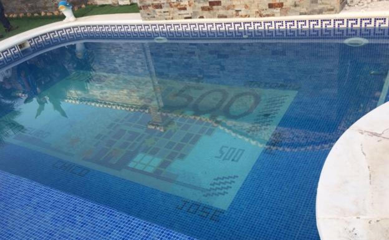 Piscina de una vivienda registrada en la operación Tarquinal