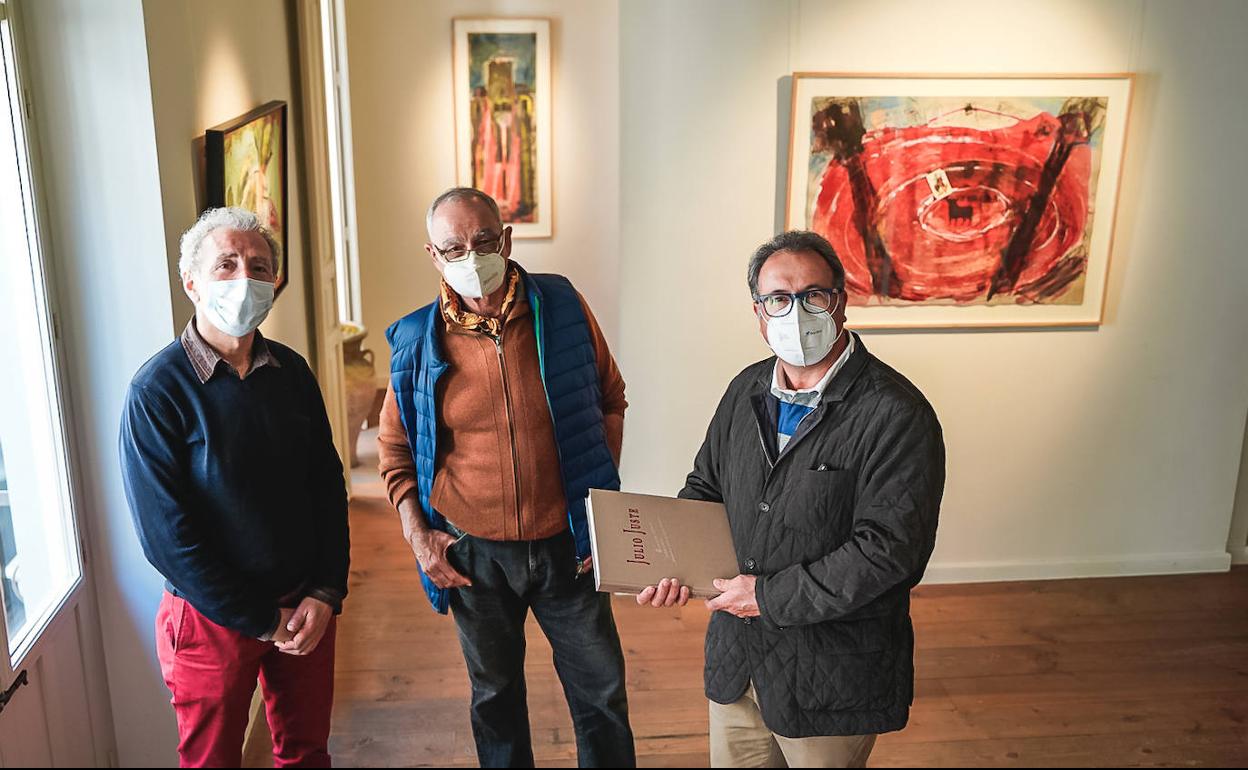 Fernando Carnicero, José Antonio Ortega y Juan Antonio Jiménez, en la galería Ruiz Linares. 