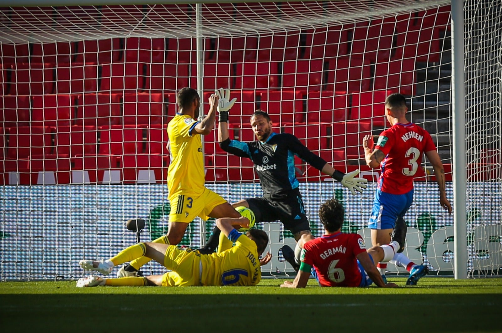 Fotos: Las mejores imágenes del Granada-Cádiz
