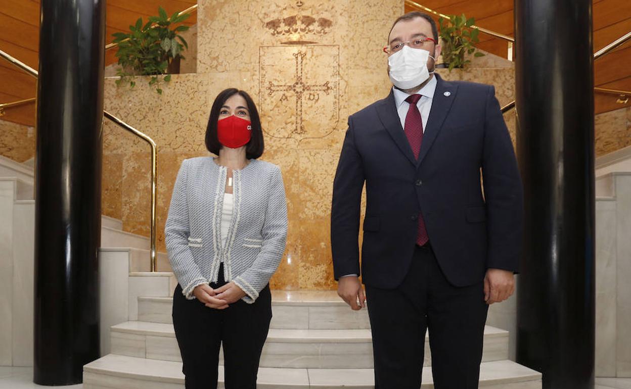 La ministra de Sanidad, Carolina Darias, se ha reunido este lunes con el presidente del Principado de Asturias, Adrián Barbón, en Oviedo (Asturias).