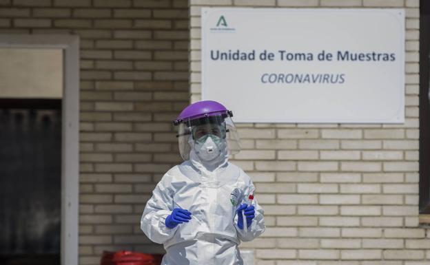 Andalucía sitúa su tasa de covid por debajo de 200 por primera vez en un mes
