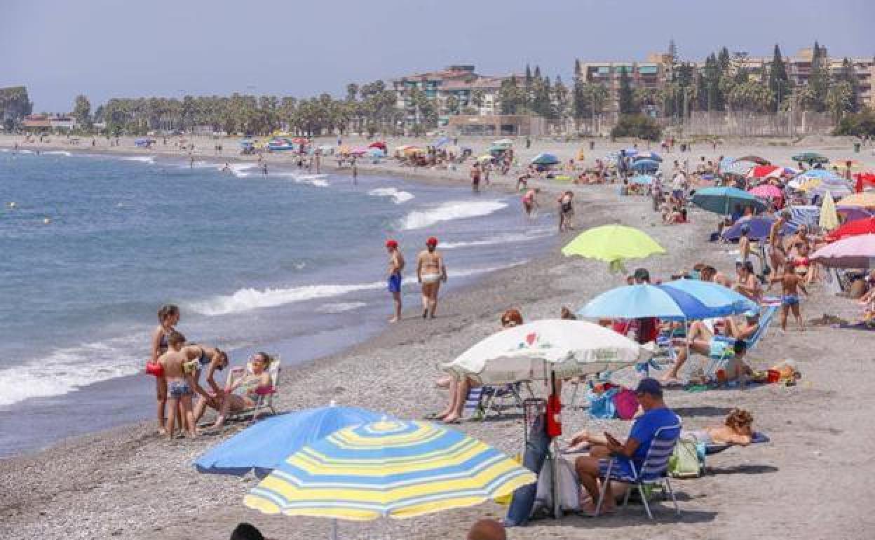 Verano en Andalucía | La comunidad prevé entre ocho y diez millones de turistas para julio y agosto, un 40% más que en 2020