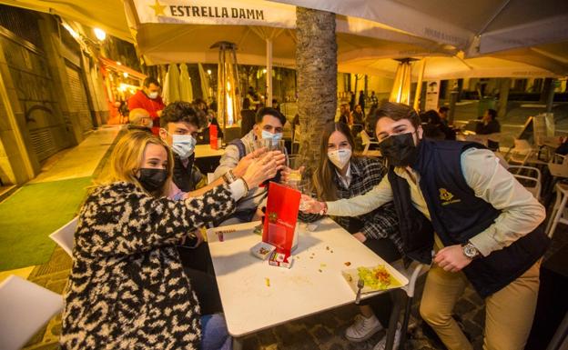 Andalucía permitirá abrir los bares hasta medianoche y el ocio nocturno hasta las 2 de la madrugada