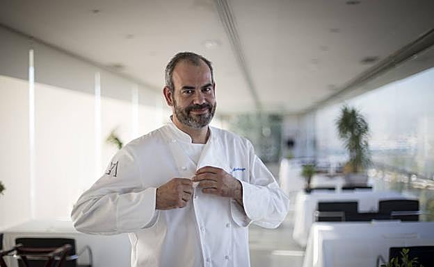 El chef Álvaro Arriaga vuelve a ponerse la chaquetilla con ilusión.