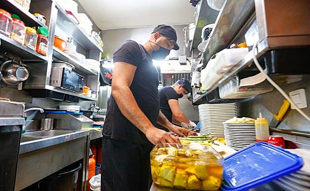 La cocina de Braserito está preparada para la jornada de este sábado.