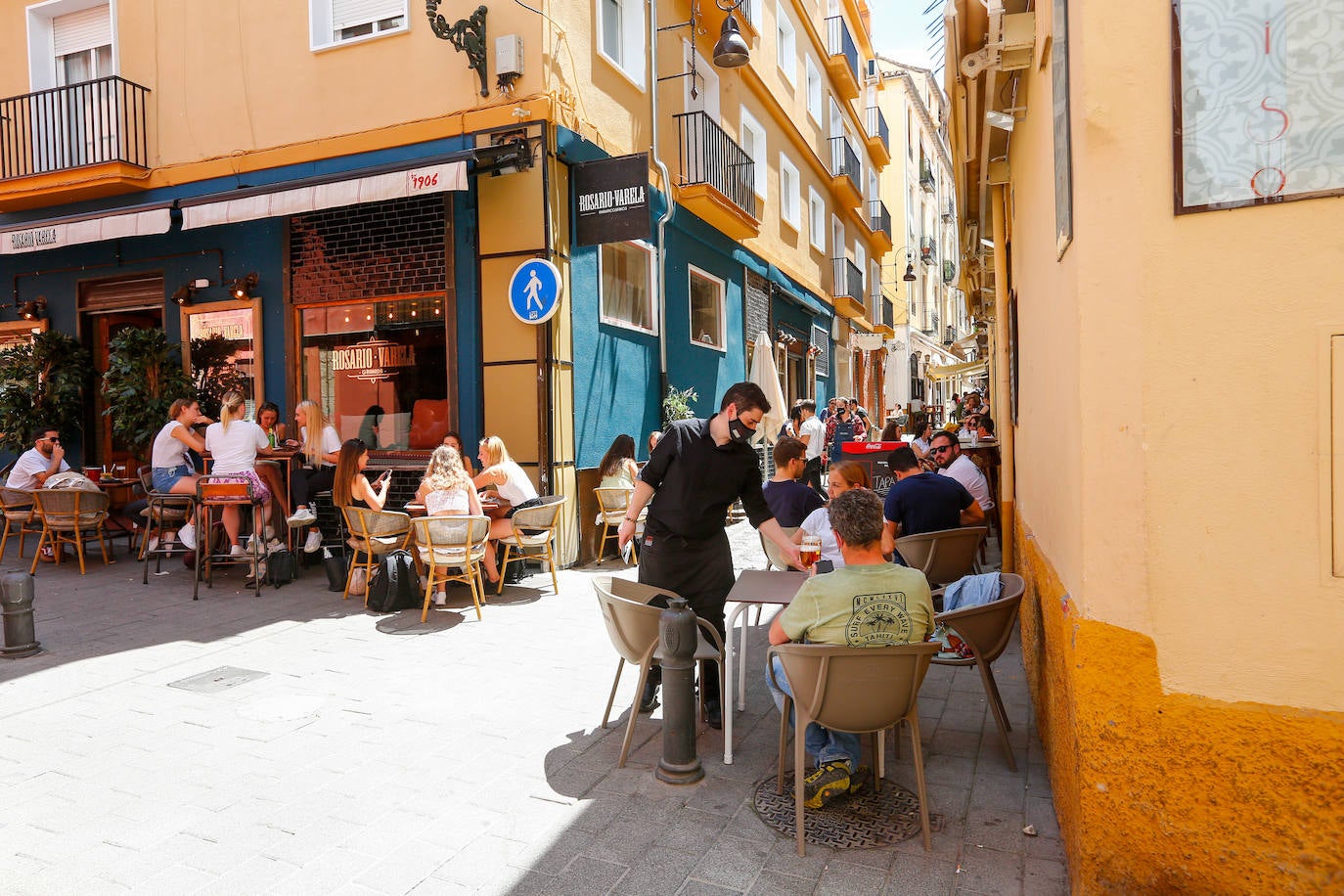 Los locales de restauración abrirán hoy hasta las 00.00 horas, en la última jornada del estado de alarma a nivel nacional