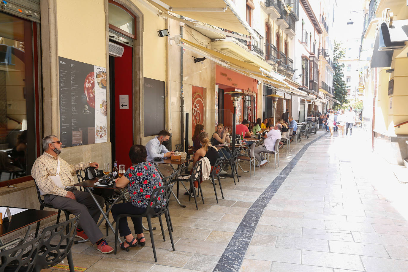 Los locales de restauración abrirán hoy hasta las 00.00 horas, en la última jornada del estado de alarma a nivel nacional