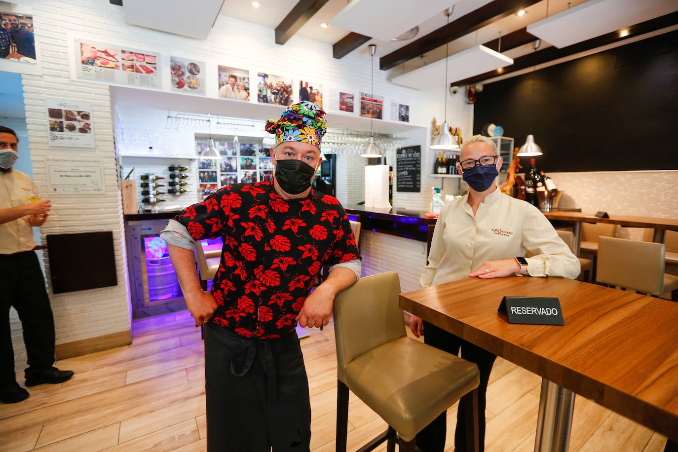 Los locales de restauración abrirán hoy hasta las 00.00 horas, en la última jornada del estado de alarma a nivel nacional