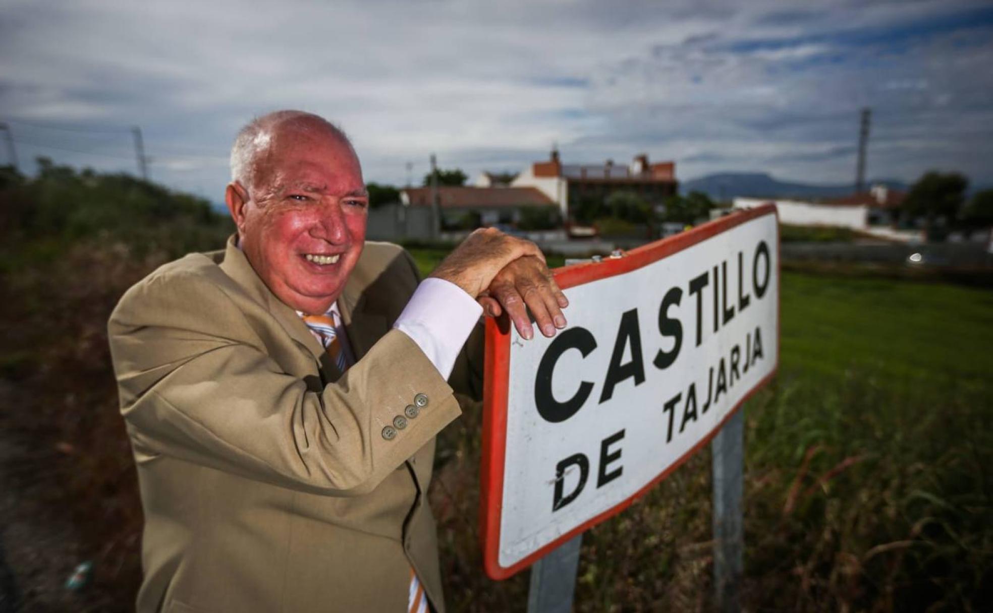 Miguel, a la entrada de la población que ha situado en el mapa de la gastronomía granadina.