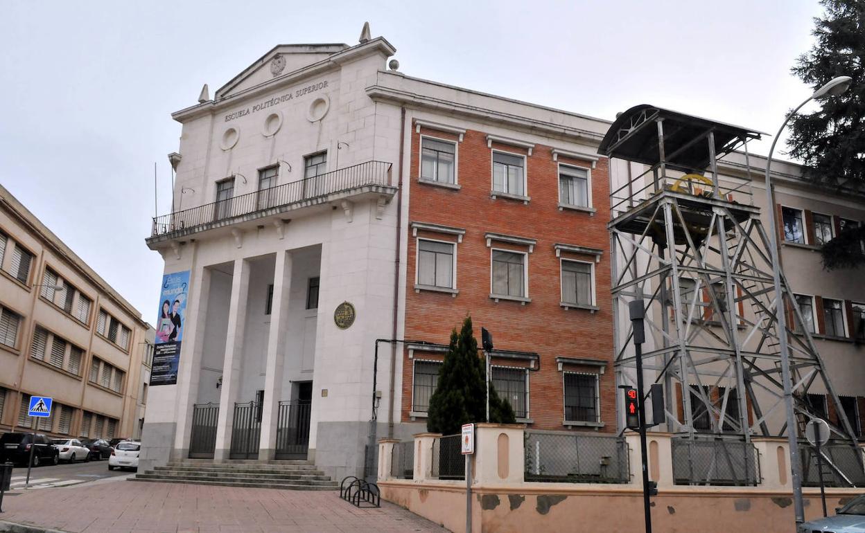 Uno de los antiguos edificios de la Escuela Politécnica Superior. 