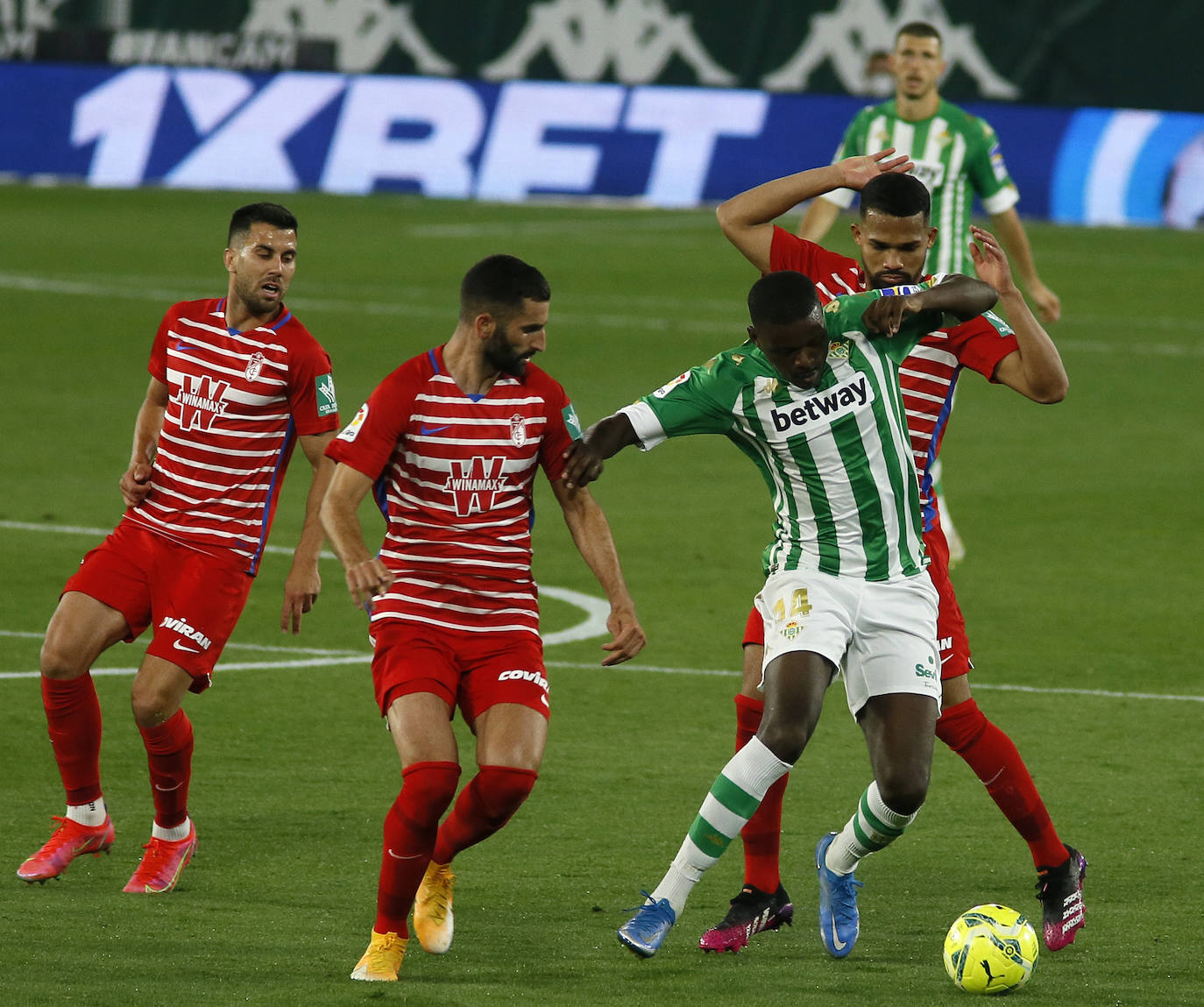 Fotos: Las mejores imágenes del Betis-Granada en el Benito Villamarín