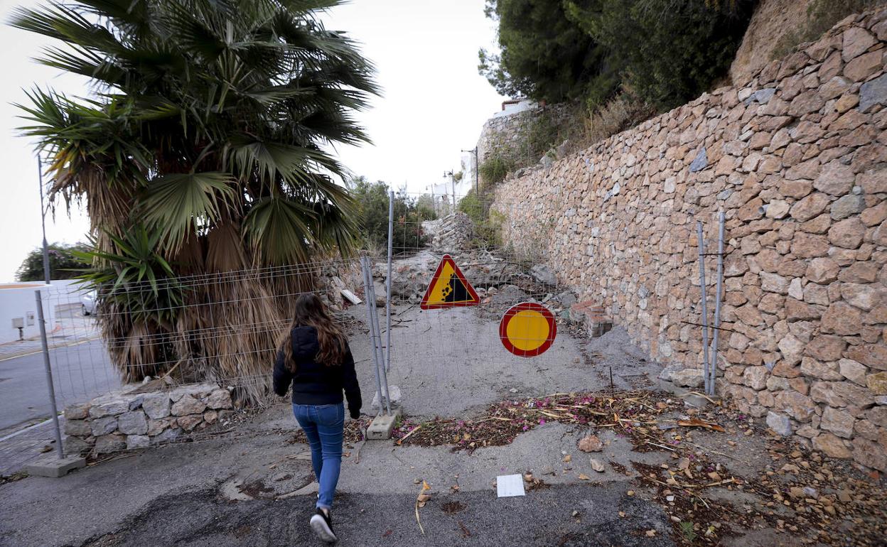 Almuñécar expropiará terrenos de la urbanización los Cármenes del Mar, en riesgo de derrumbe, para hacer un nuevo acceso