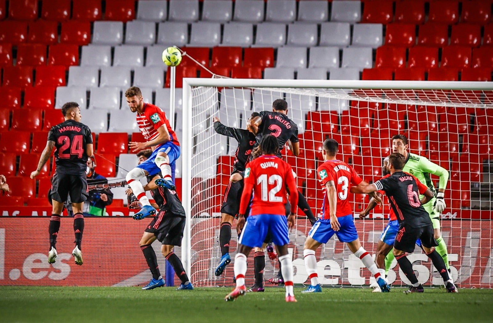 Fotos: Las mejores imágenes del Granada-Real Madrid