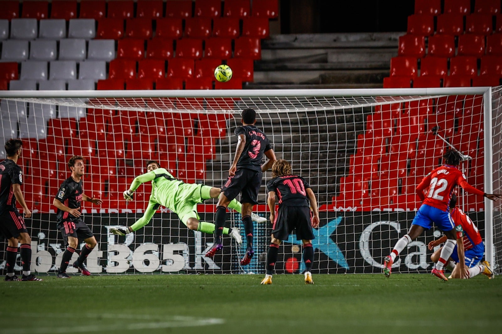 Fotos: Las mejores imágenes del Granada-Real Madrid